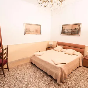 Alla Fenice Apartment Venice